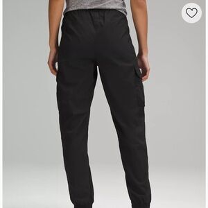 Lululemon Lightweight Cargo Mid-Rise Hiking Pant NWT Black size 6